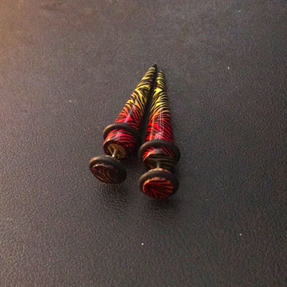 Fake sharp ear gauge